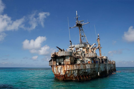 Philippines lên án cảnh sát biển Trung Quốc vì tấn công 2 tàu tiếp tế lương thực ở Biển Đông