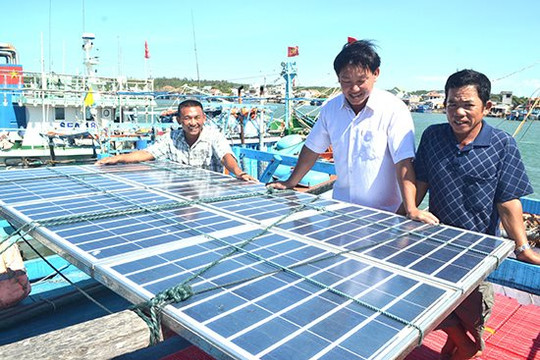Đẩy mạnh dùng pin mặt trời giúp ngư dân bám biển
