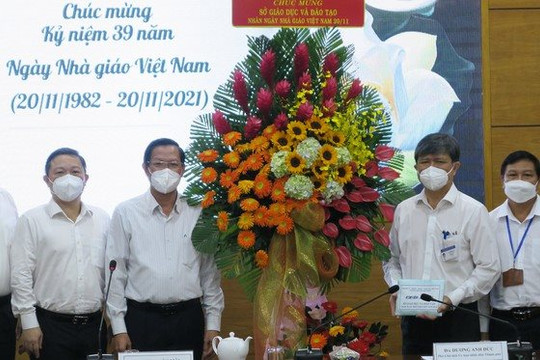 Lãnh đạo TP.HCM thăm và chúc mừng ngành giáo dục nhân kỷ niệm ngày Nhà giáo Việt Nam 