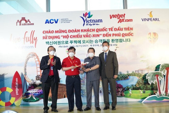 Đoàn du khách quốc tế hộ chiếu vắc xin đầu tiên đến Phú Quốc