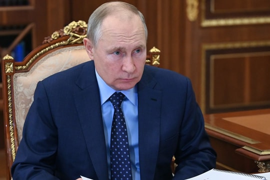 Tổng thống Putin hé lộ đã tiêm mũi vắc xin COVID-19 thứ 3, không phải Sputnik V