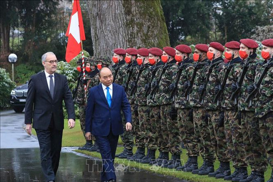Tổng thống Liên bang Thụy Sĩ chủ trì Lễ đón chính thức Chủ tịch nước Nguyễn Xuân Phúc