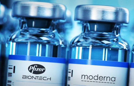 13 cầu thủ cùng CLB nhiễm Omicron, BioNTech và Moderna thông báo quan trọng về vắc xin 