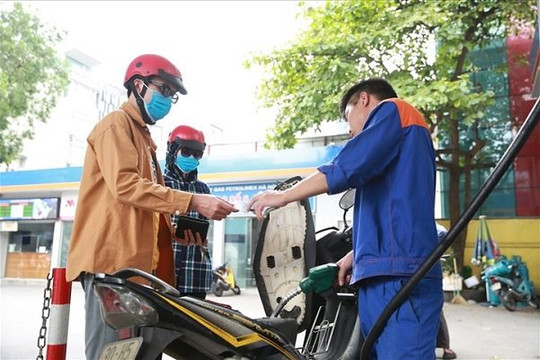 Bộ Tài chính nói gì khi giá xăng dầu, gas tăng mạnh gần tết?