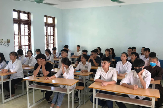Nhiều học sinh tại quận Đống Đa, Hà Nội dừng học trực tiếp vì dịch bệnh phức tạp