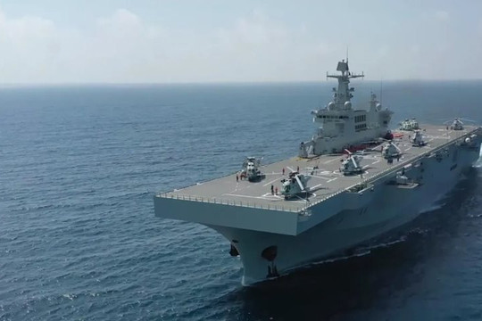 Trung Quốc dùng tàu sân bay tập trận đổ bộ lên đảo ở Biển Đông