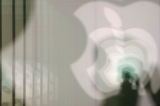 Thỏa thuận bí mật của Apple với Trung Quốc bị phanh phui: CEO Tim Cook chi 275 tỉ USD đổi lấy điều gì?