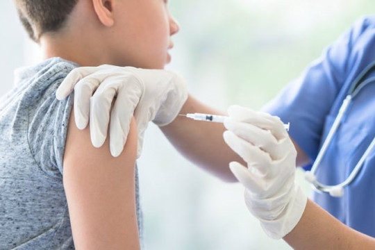Sớm xin ý kiến Bộ Chính trị về phương án tiêm vắc xin COVID-19 cho trẻ từ 5-11 tuổi