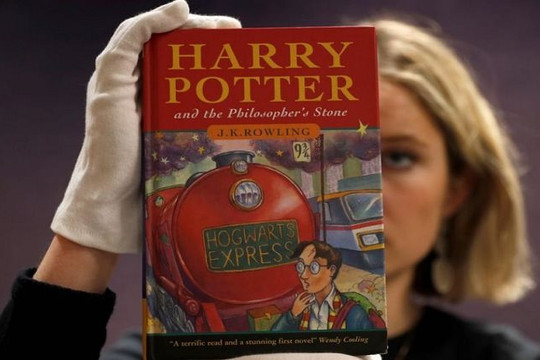 Ấn bản đầu tiên của truyện Harry Potter được bán đấu giá 10,8 tỉ đồng 