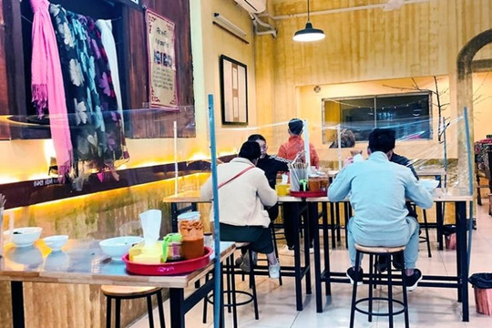 Hà Nội: 5 phường ở quận Hoàn Kiếm dừng bán hàng ăn uống tại chỗ