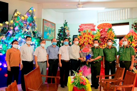 Giám đốc Công an tỉnh An Giang thăm, chúc mừng Giáng sinh 2021