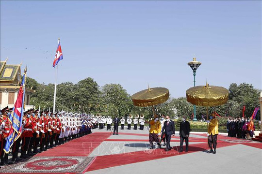 Lễ đón trọng thể Chủ tịch nước thăm cấp Nhà nước Vương quốc Campuchia