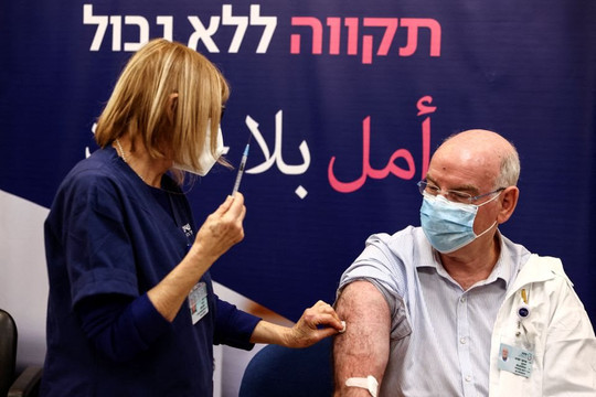 Israel thử nghiệm tiêm liều vắc xin COVID thứ 4 cho 150 người, chờ Bộ Y tế quyết định