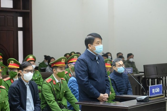 Bị cáo Nguyễn Đức Chung khai việc nhờ ông chủ Nhật Cường mang quà đi biếu VIP