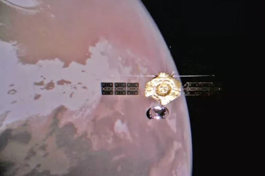 Tàu vũ trụ Thiên Vấn 1 của Trung Quốc chụp ảnh ‘tự sướng’ trên sao Hỏa