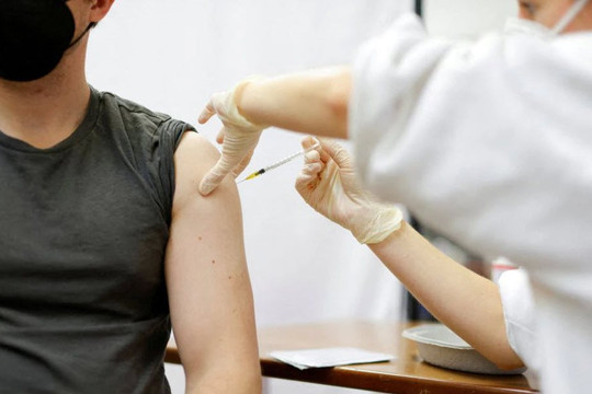 Bộ trưởng Y tế Đức: Tiêm mũi vắc xin thứ 3 cho hơn 80% dân để làm chậm sự lây lan Omicron