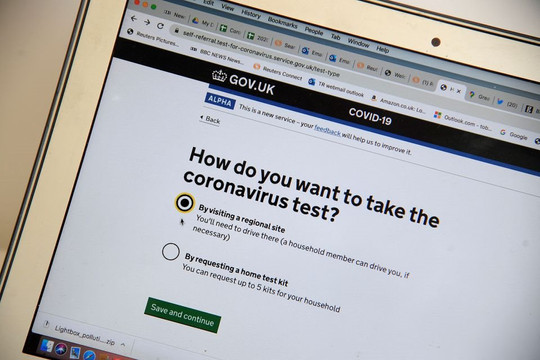 Anh: Một công ty dừng bán kit test nhanh vì không phát hiện ra Omicron ở tải lượng vi rút thấp