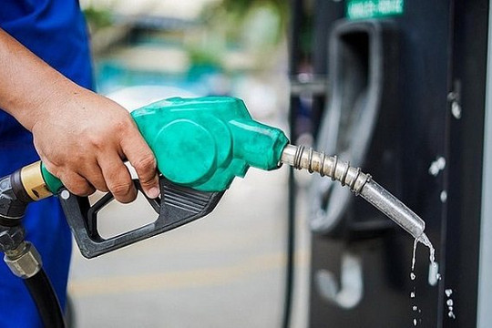 Giá xăng tiếp tục tăng từ chiều nay