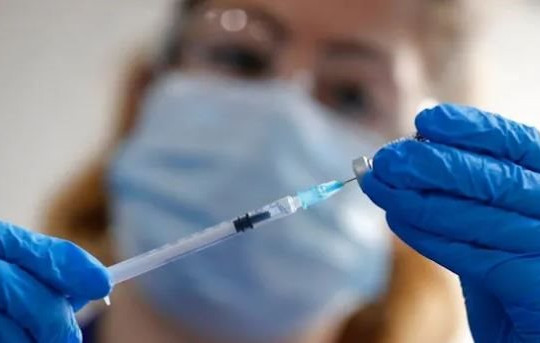 Nhà khoa học hàng đầu Pfizer hé lộ kế hoạch thử nghiệm vắc xin đặc trị Omicron trên người