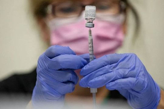 Pfizer kết hợp vắc xin ngừa viêm phổi với COVID-19, phát triển vắc xin phòng zona và cúm công nghệ mRNA 