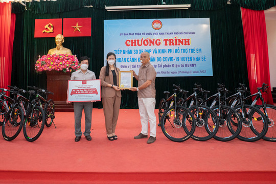 Benny Việt Nam cùng MTTQVN TP.HCM tặng 'xe đạp đến trường' cho trẻ mồ côi