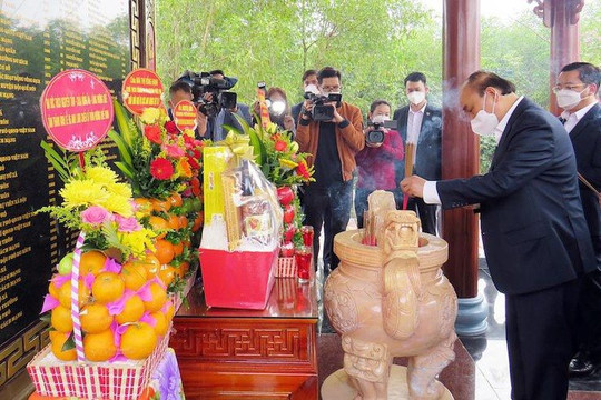Chủ tịch nước Nguyễn Xuân Phúc dự lễ khánh thành Nhà bia ghi danh liệt sĩ ở Quảng Nam