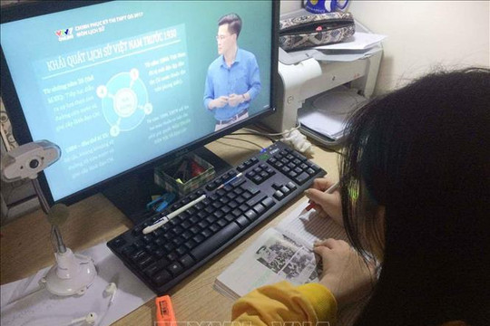 Hà Nội: Học sinh lớp 9, 12 các địa bàn dịch cấp độ 3 sẽ học trực tuyến từ ngày 17.1
