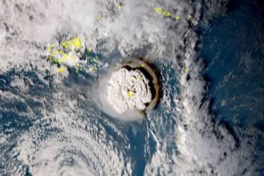 Sóng thần xuất hiện ở Nhật Bản sau vụ phun trào núi lửa lớn ở Tonga