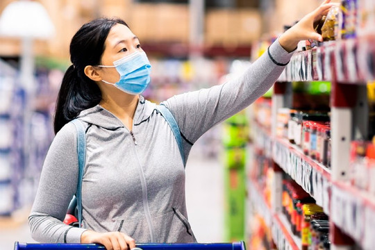 Trung Quốc kêu gọi người dân đừng mua hàng nước ngoài để tránh nhiễm COVID-19