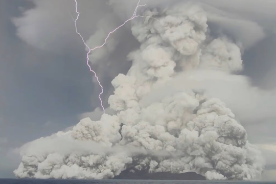 Núi lửa Tonga phun trào có ảnh hưởng gì đến khí hậu trái đất?