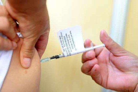 Nghiên cứu mới về tác dụng phụ phổ biến sau khi tiêm vắc xin COVID-19
