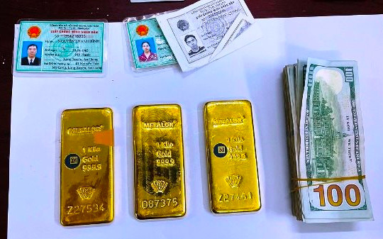Bắt giam thêm 6 người trong vụ thu giữ hàng chục ký vàng, hàng triệu USD và hàng chục tỉ đồng