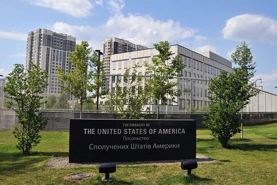 Đại sứ quán Mỹ tại Ukraine tính chuyện giảm nhân sự