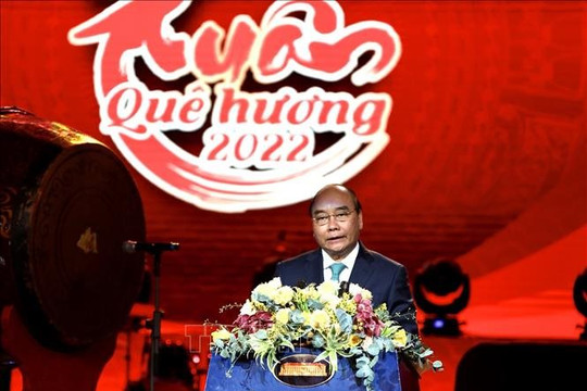 Chủ tịch nước Nguyễn Xuân Phúc tham dự chương trình Xuân Quê hương 2022