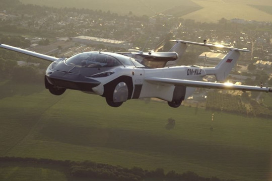 Chiếc ô tô bay AirCar của Klein Vision được cấp phép hoạt động