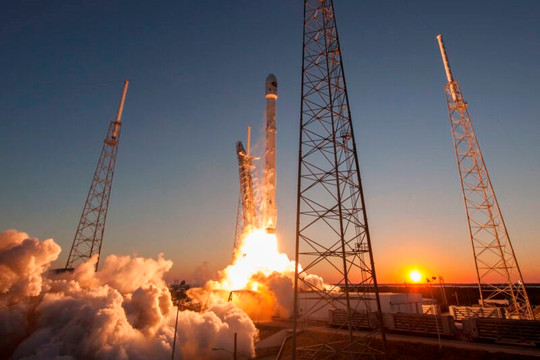 Tên lửa SpaceX sắp đâm vào Mặt trăng sau 7 năm trôi nổi trong không gian