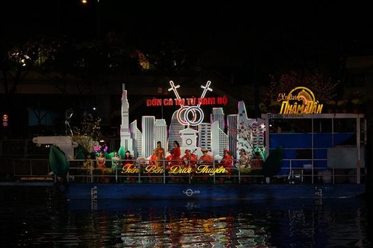 Chợ hoa Xuân "Trên bến dưới thuyền", nét đặc trưng văn hóa tại TP.HCM