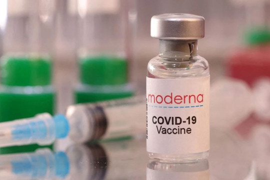 Moderna thử vắc xin trị Omicron ở người tiêm 2-3 liều, Israel mở rộng đối tượng nhận mũi 4
