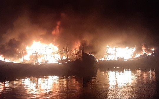 Vụ cháy hàng chục tàu cá ở Kiên Giang: Liên quan đến chuyện tiền bạc