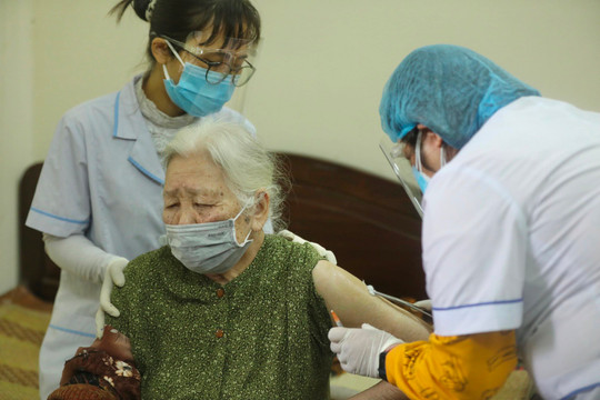 Hơn 67.000 người khỏi bệnh COVID-19 đã được về quê đón Tết
