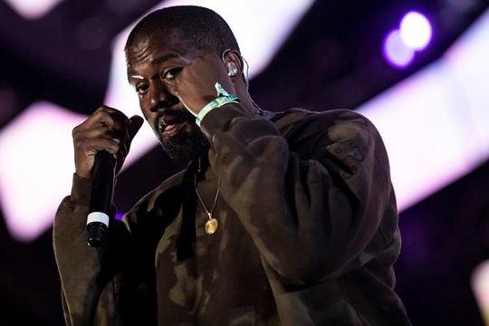Australia yêu cầu rapper Kanye West tiêm chủng đầy đủ trước chuyến lưu diễn
