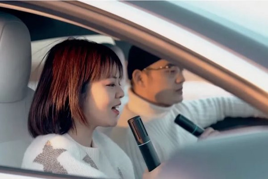 Tesla bán micro karaoke tại Trung Quốc