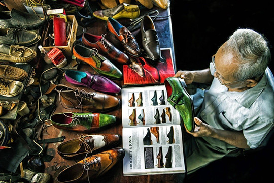 Bức ảnh về nghệ nhân đóng giày ở Sài Gòn đoạt giải thưởng Travel Photographer of the Year 2021 