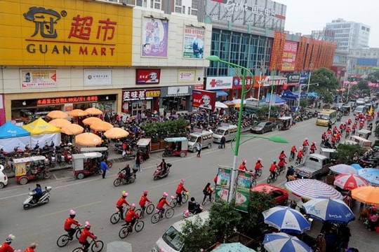 Trung Quốc phong tỏa một thành phố 4 triệu dân sát biên giới Việt Nam để khống chế dịch COVID-19