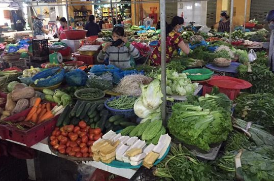 Ngày 7.2: Các chợ đồng loạt mở cửa lại, rau xanh tăng giá mạnh