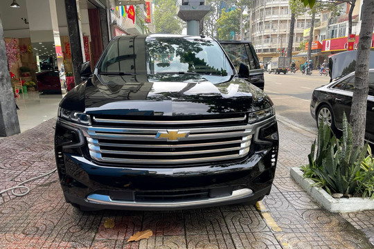 Khám phá “xe đặc vụ Mỹ” Chevrolet Suburban tại Sài Gòn