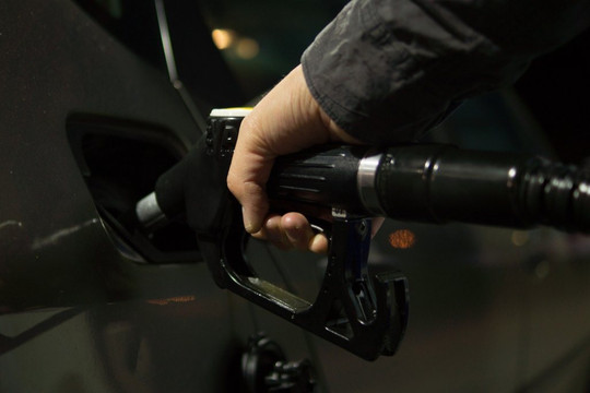 Đổ nhầm nhiên liệu cho xe cần xử lý thế nào?