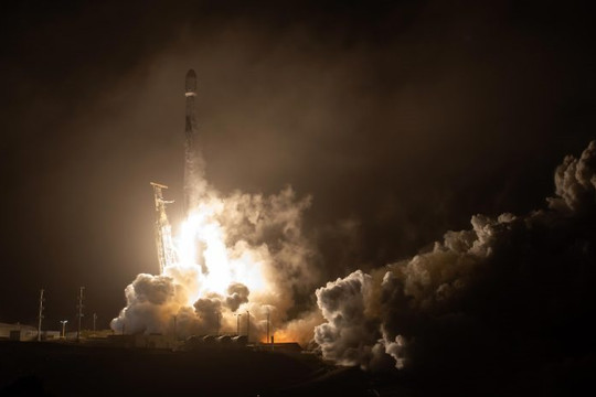 Tên lửa Falcon 9 của SpaceX phân rã trên bầu trời Mexico