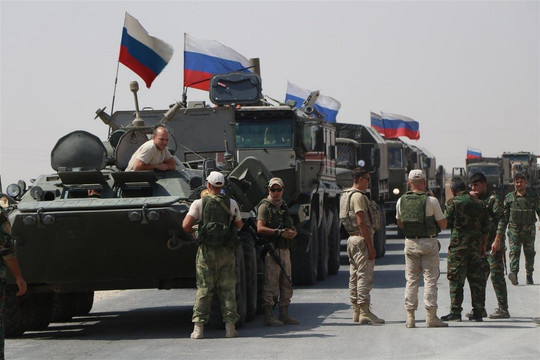 Tổng thống Mỹ vuốt ve người dân Nga, hoài nghi việc Điện Kremlin rút quân 