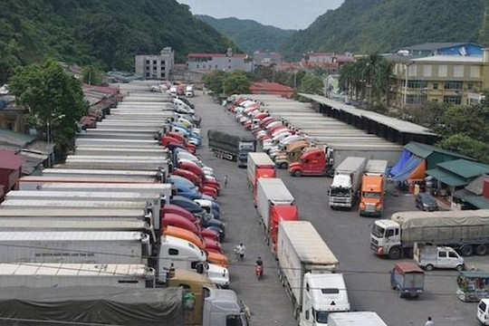Hơn 2.000 xe chở hàng hóa còn tồn ở cửa khẩu Lạng Sơn